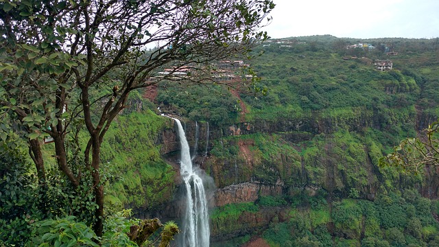 Nohkalikai Falls